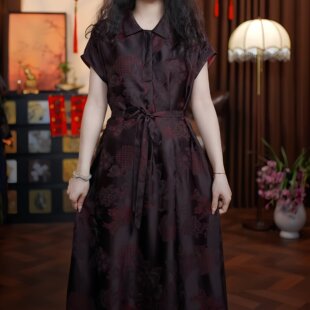 红装素裹（暗红色）2026翻领短袖新款老料女装提花连衣裙