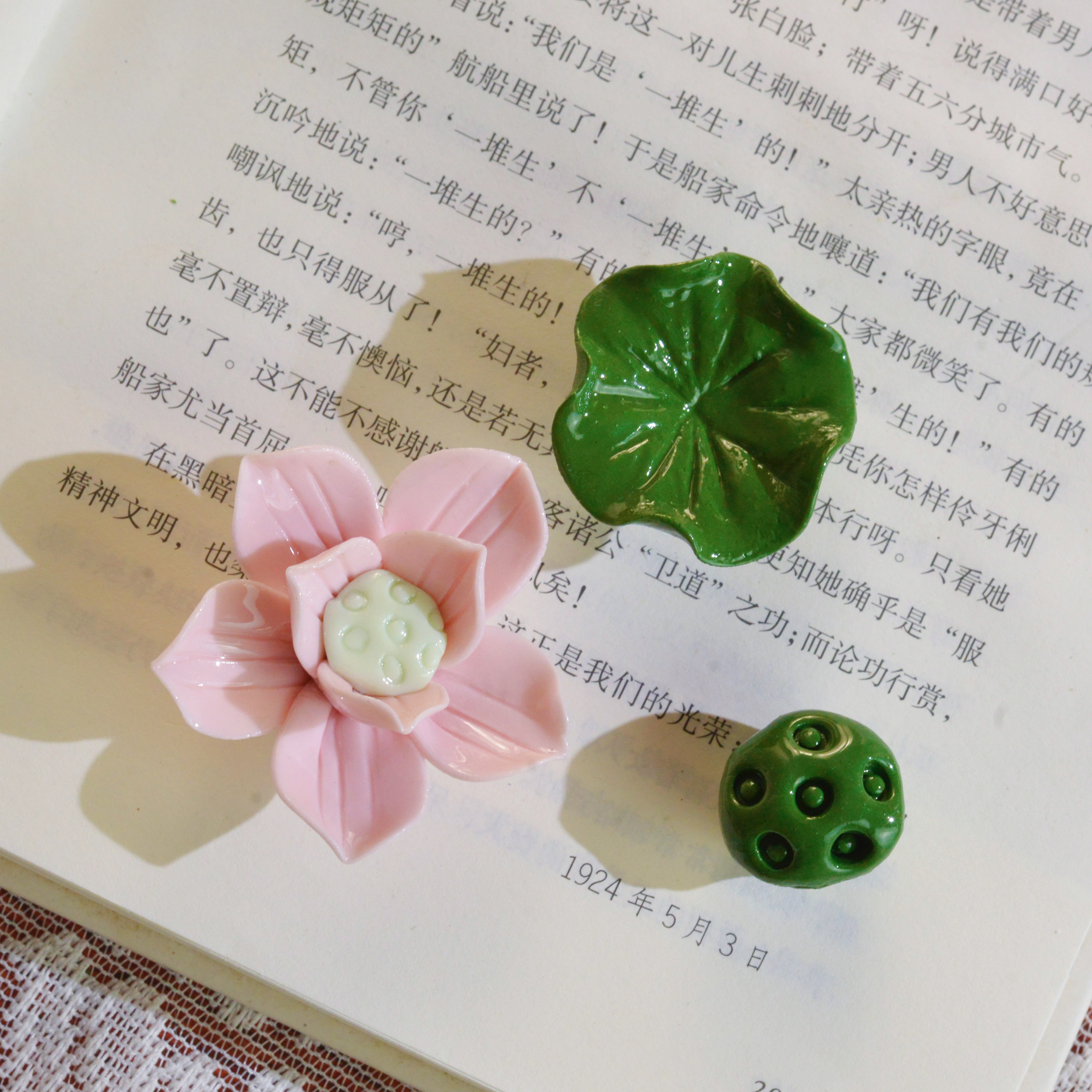 景德镇陶瓷捏花手工荷花冰箱贴荷叶装饰背面带磁铁非遗特色荷韵