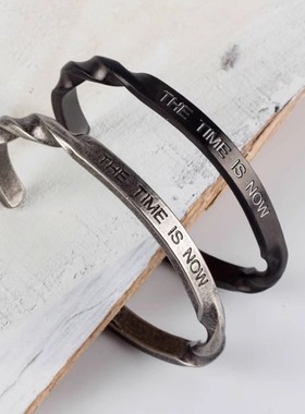 欧美风时尚简约螺旋莫比乌丝环手镯字母情侣男女开口情侣手环饰品