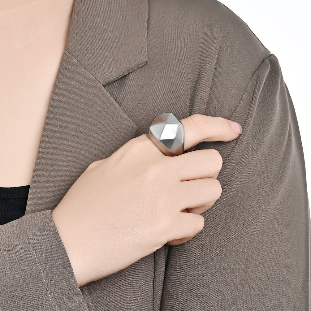 INS欧美夸张几何切割钛钢镀18K金戒指女时尚高级感轻奢气质宽指环