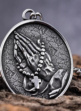 复古个性祈祷之手圣手十字架吊坠时尚饰品高级感嘻哈挂件男士项链