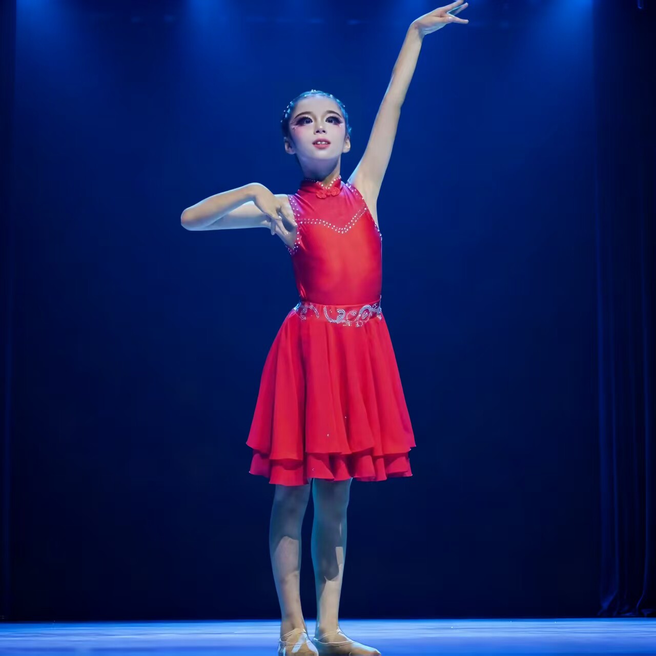 新款现代舞桃李杯中国姑娘表演服独舞飘逸套装儿童舞蹈演出服定制