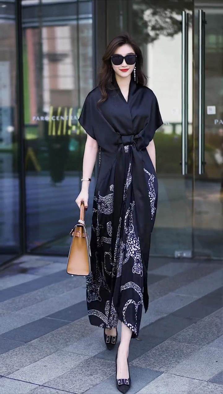 欧洲站气质收腰蝙蝠袖真丝长裙女2026年夏季半袖V领印花连衣裙女