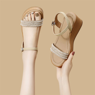 外穿一字带坡跟编织凉鞋 香港水钻防水台厚底草编鞋 女2026春夏新款