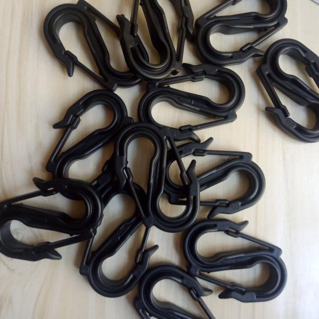 厂家现货箱包配件 塑料黑色s形双头勾塑胶问号挂钩 8字勾 帐篷勾