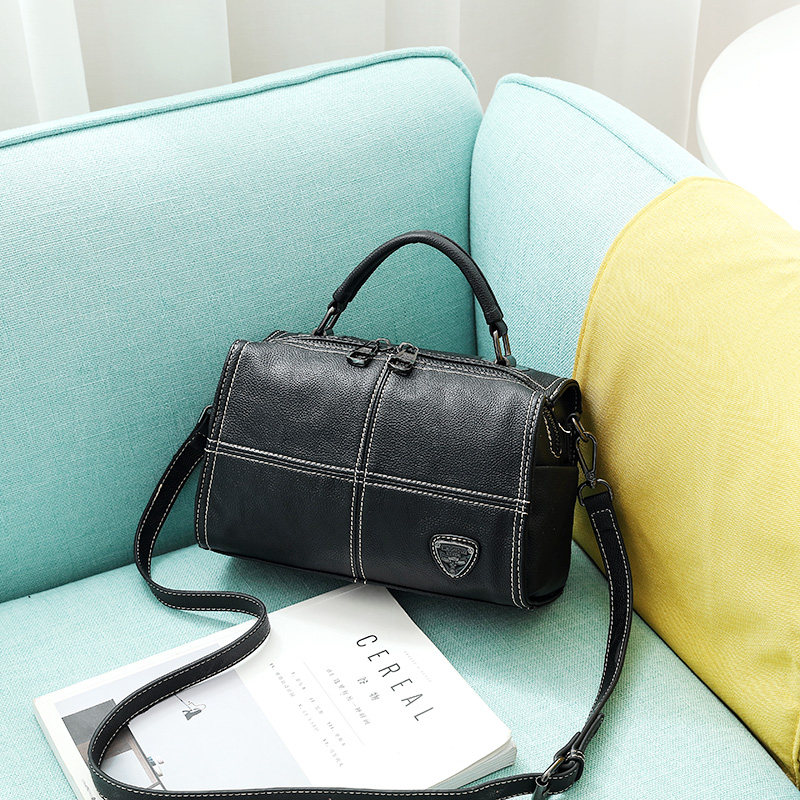 LK斜挎包包女包2020年新款潮大容量小方包软牛皮波士顿枕头包百搭