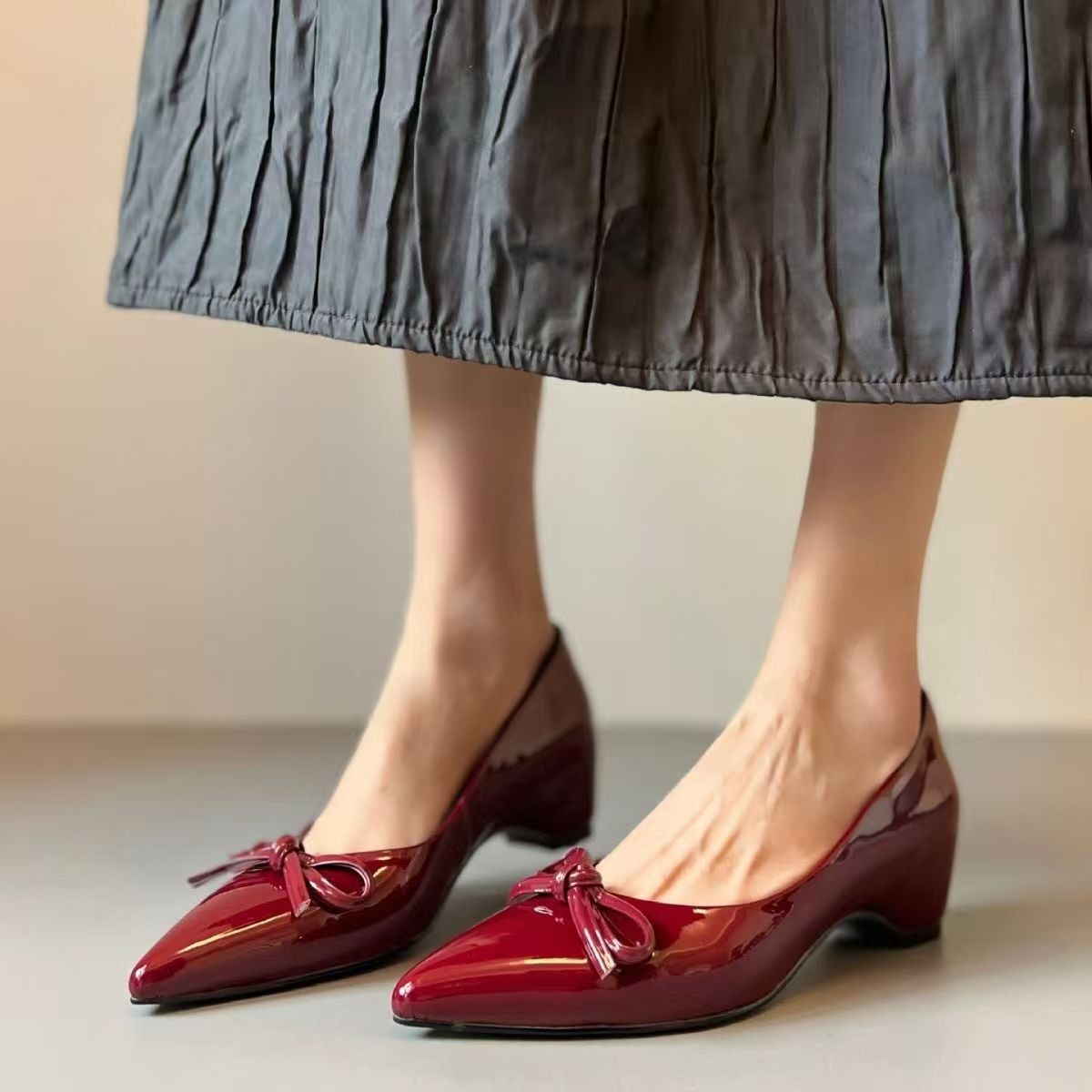 婚鞋版~内增高红色单鞋女2026新款法式尖头蝴蝶结漆皮通勤高跟鞋