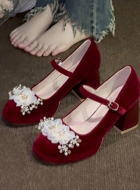 玛丽珍花朵红色婚鞋！中式秀禾新娘鞋粗跟一字绑带订婚高跟鞋圆头