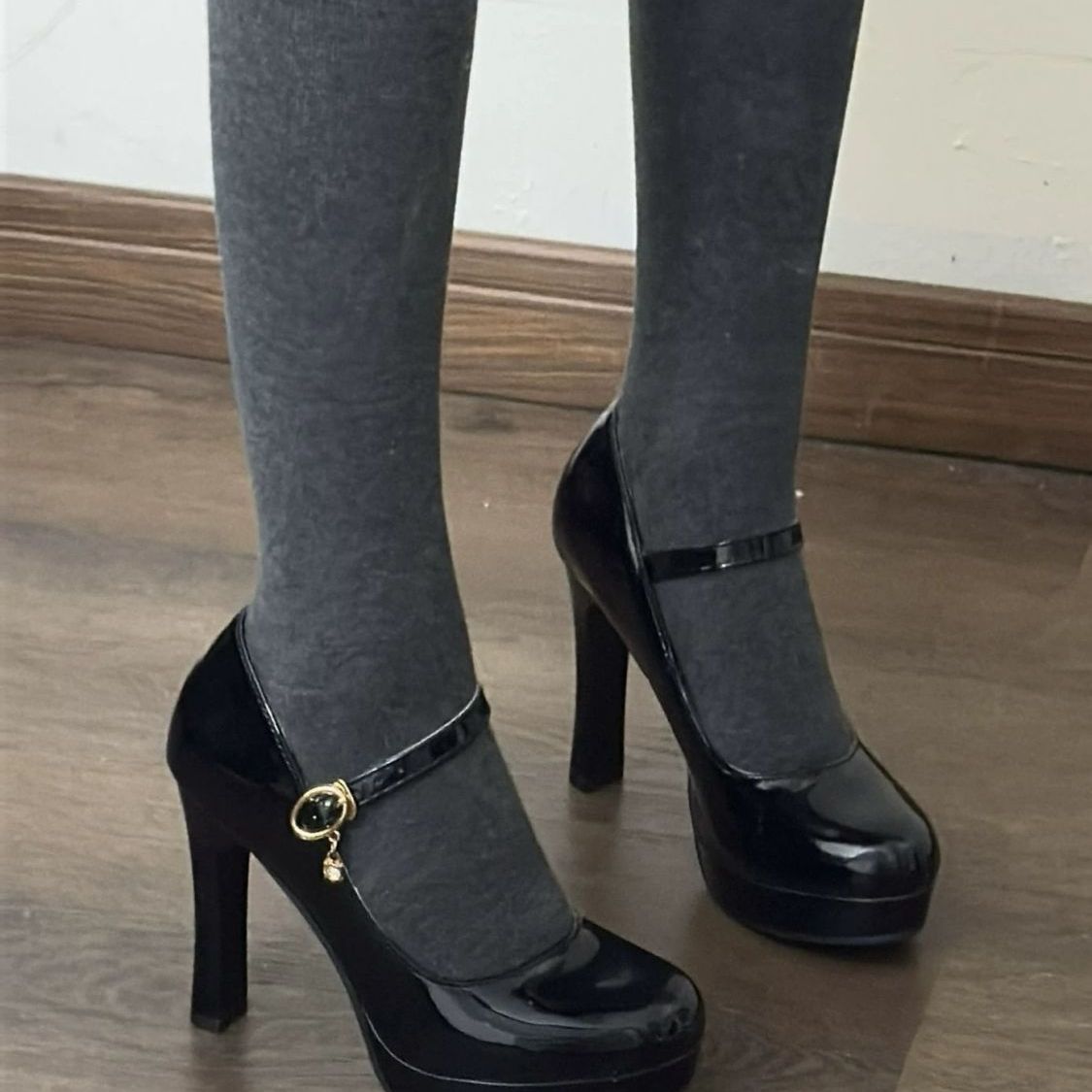 法式复古玛丽珍高跟鞋女2025新款配裙子一字扣带气质细跟浅口单鞋