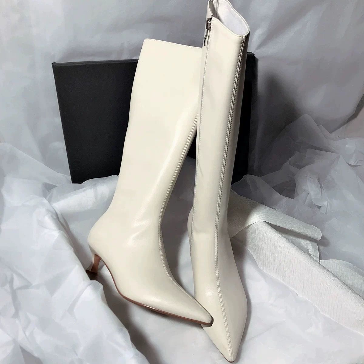 2025秋冬新款软皮显瘦尖头细跟白色时尚洋气高筒气质不过膝长靴女