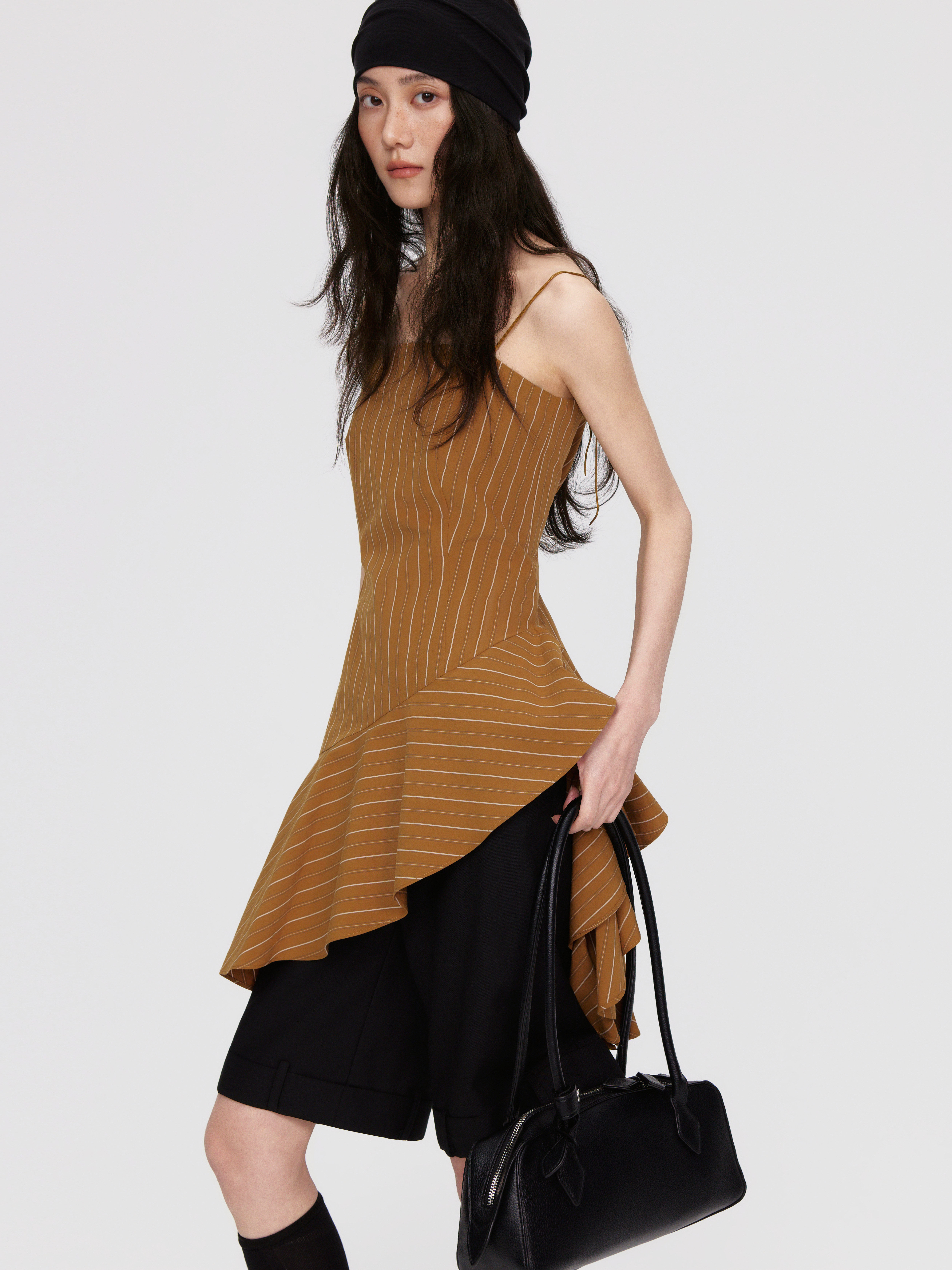 时尚高级感不规则咖色条纹吊带抹胸背心上衣26春夏新品