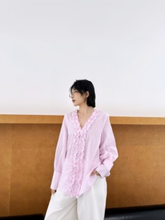 法式 25秋 甜美木耳边V领条纹衬衣粉色上衣女士