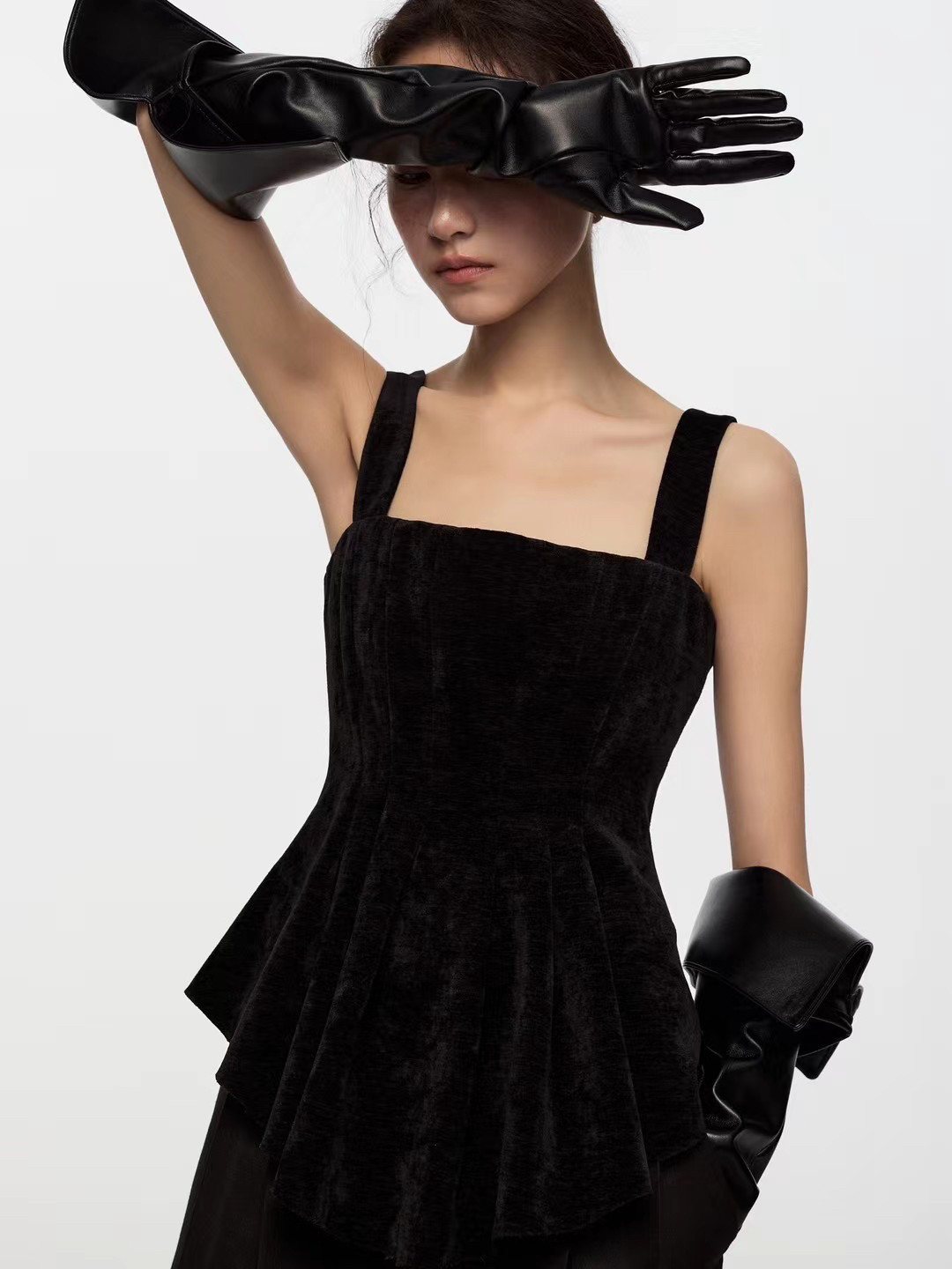 26SS时尚设计感收腰黑色丝绒吊带抹胸上衣,女装/女士精品,背心吊带,淘宝优惠券,粉丝福利购,淘宝优惠卷