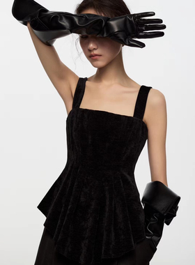 26SS时尚设计感收腰黑色丝绒吊带抹胸上衣