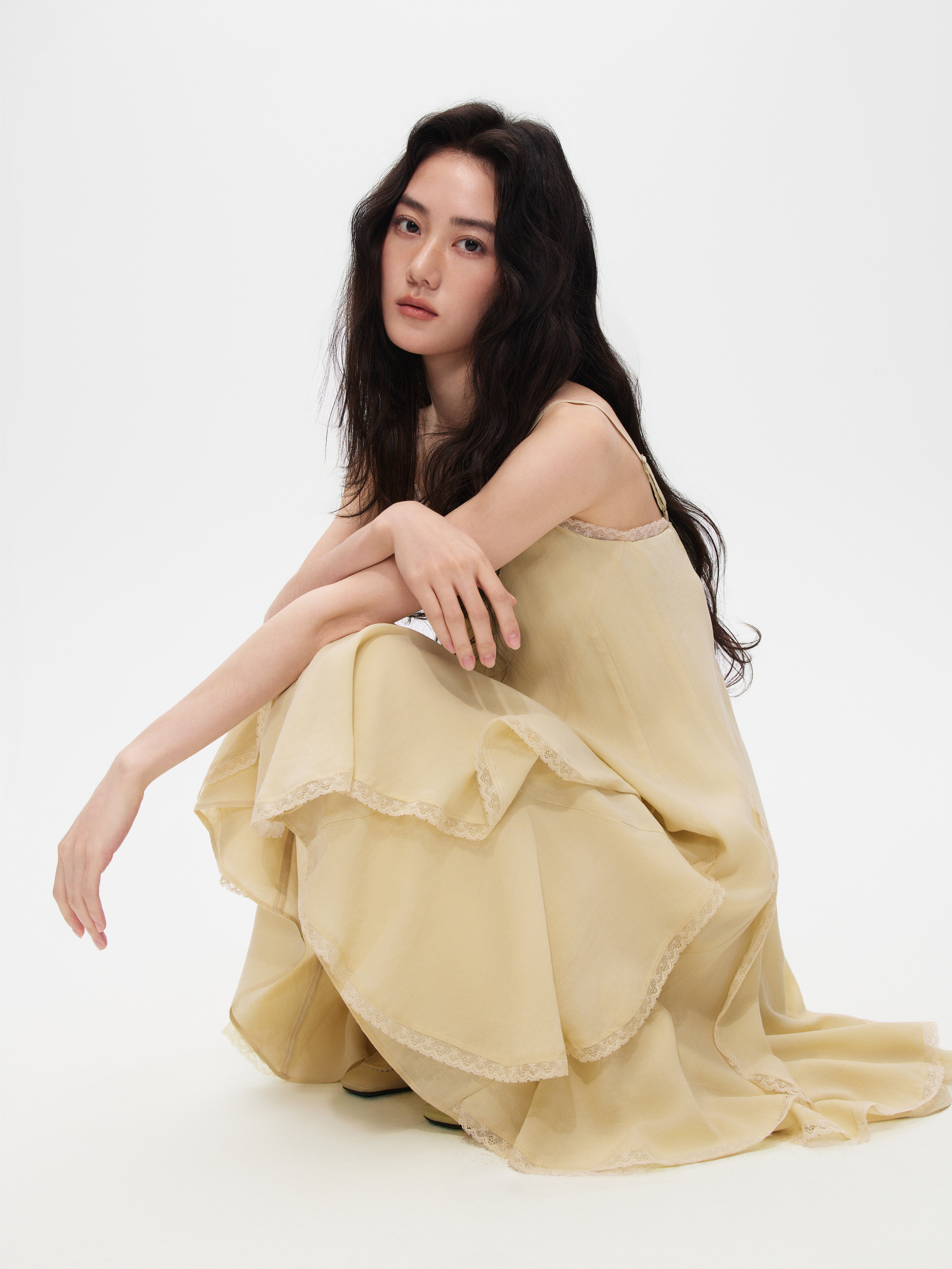 26SS小众设计感莱赛尔吊带裙不规则蕾丝拼接气质连衣裙