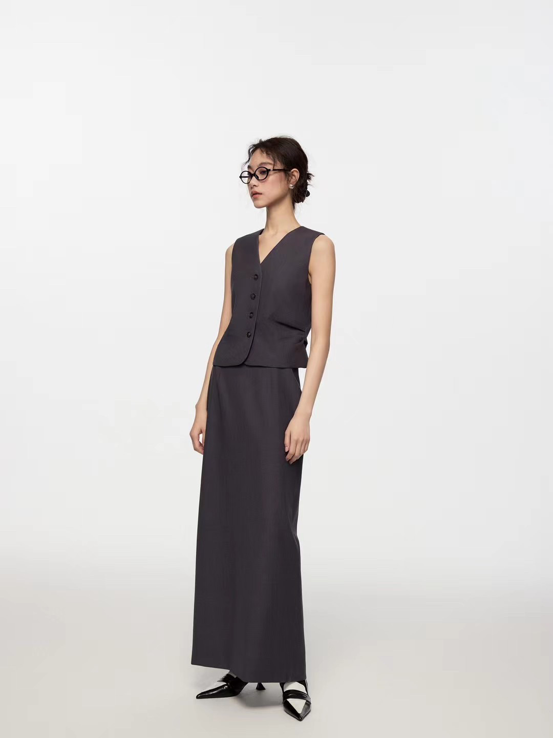 灰色V领收腰西装马甲女夏设计感高腰直筒长款半身裙通勤两件套装