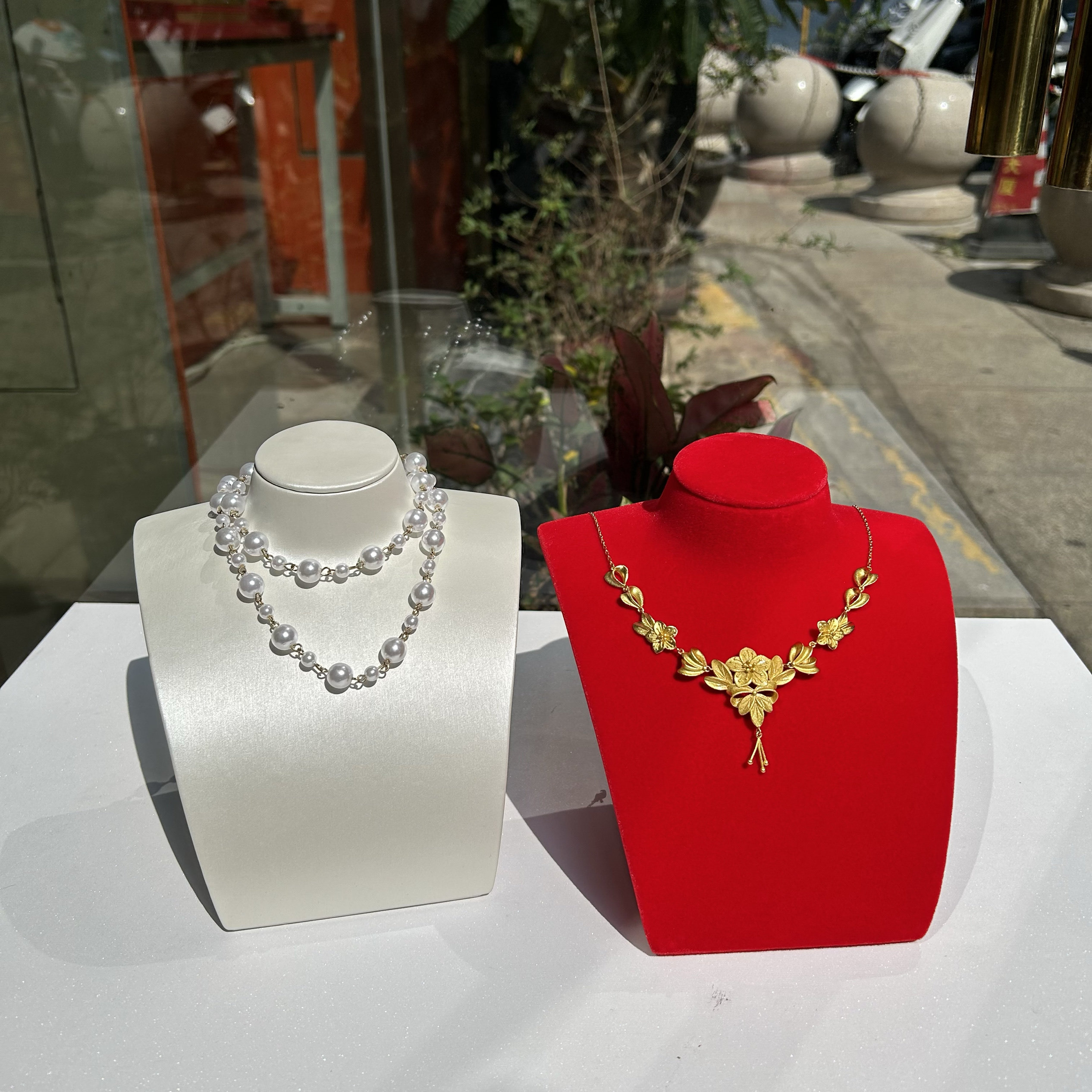 高档轻奢PU皮人像模特脖子项链展示架珠宝首饰橱窗展示道具