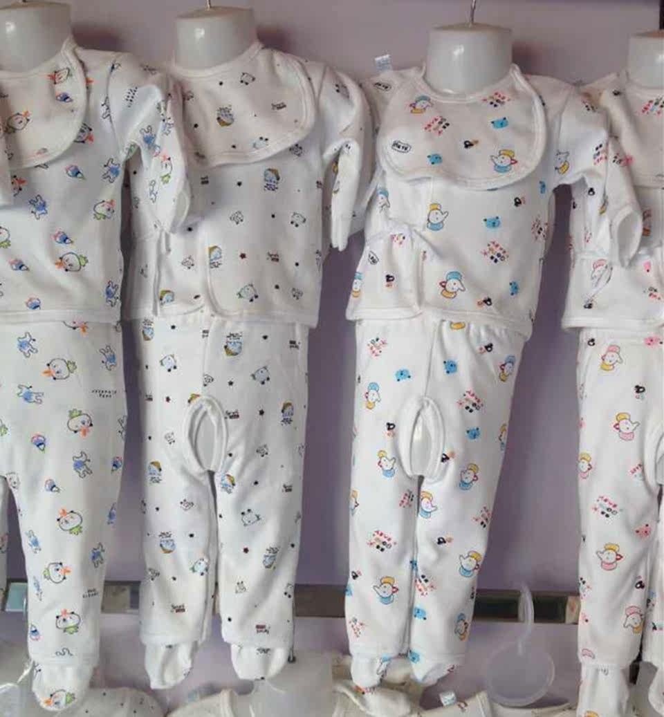 Coffret cadeau pour nouveau-né - vêtements - Ref 1960027 Image 5