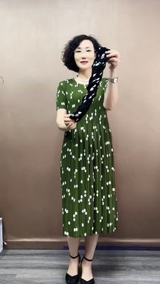真丝压褶连衣裙弹力褶皱