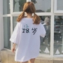 Mùa thu Hàn Quốc phụ nữ trắng đơn giản lỏng lẻo in chữ hoang dã cổ tròn áo thun tay ngắn ngọn áo thủy triều - Áo phông áo phông trắng