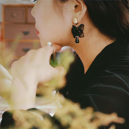 W的手创蚊香盘耳夹气质显瘦