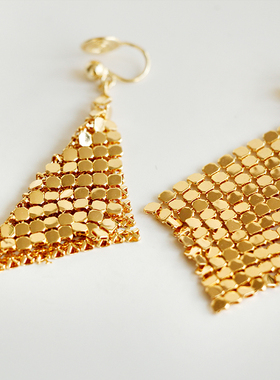 都市时髦精|摩登日常几何菱形亮片耳环独特气质百搭蚊香盘耳夹女