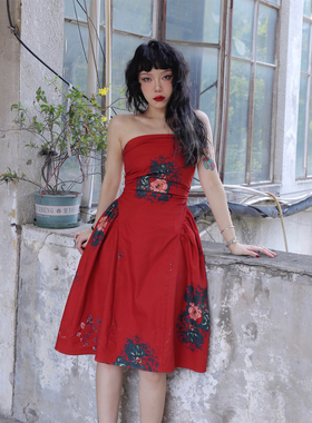 畔喜鱼一新中式红色抹胸连衣裙女2025年新款小众设计感牡丹花短裙