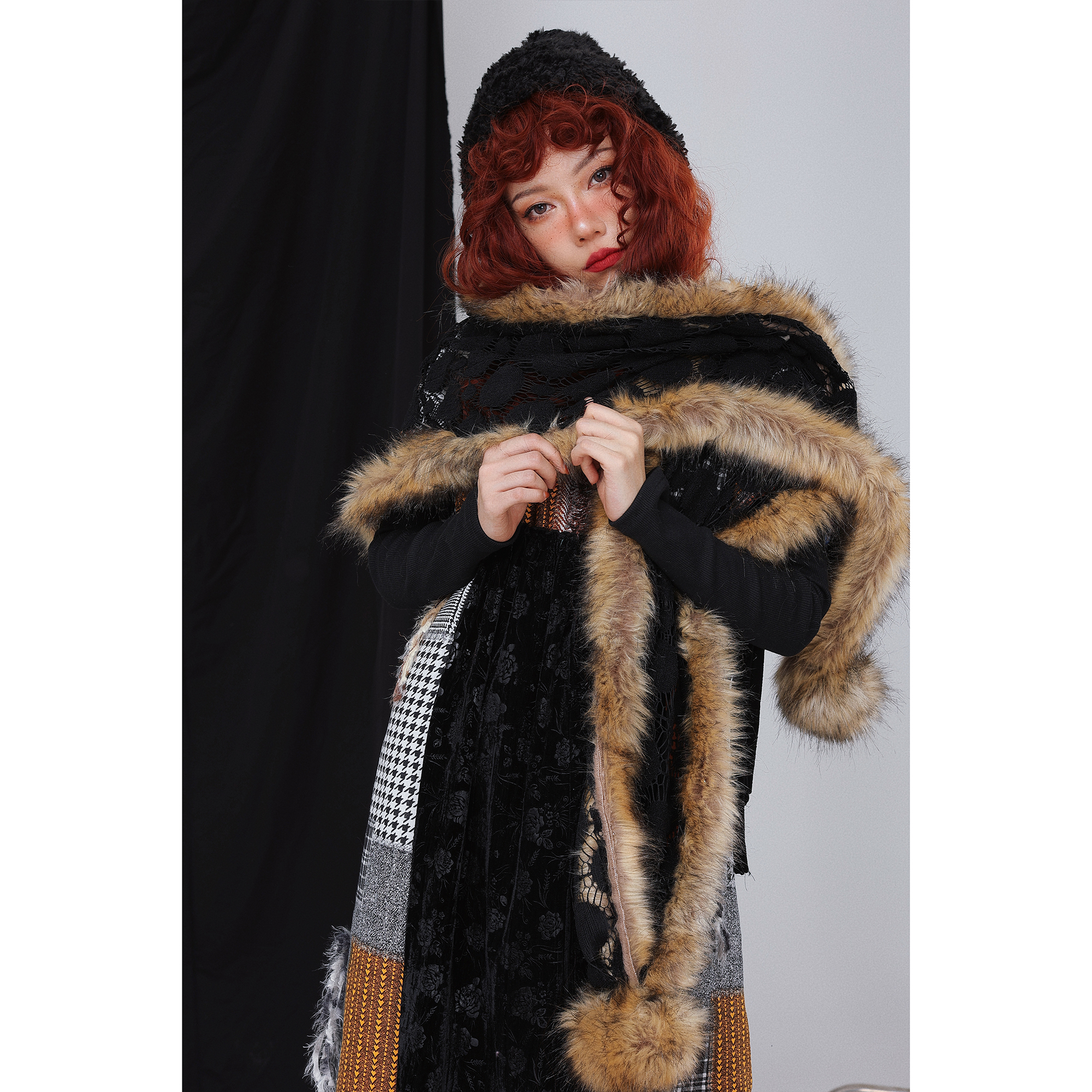 复古冬季镂空毛毛围巾披肩