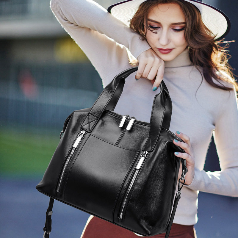 厂家真皮包包女士2023新款潮感枕头包大容量黑色单肩手提大包