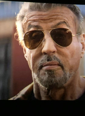 敢死队4史泰龙杰森斯坦森太阳镜