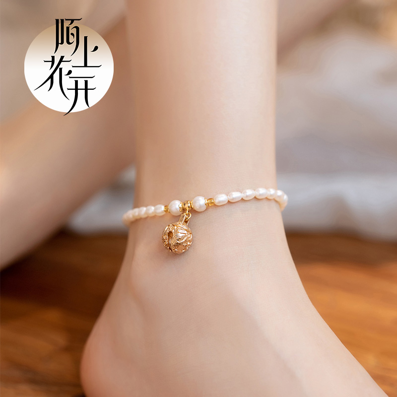 原创ins小众设计高级感珍珠铃铛脚链女式2024新款脚踝链冬复古风