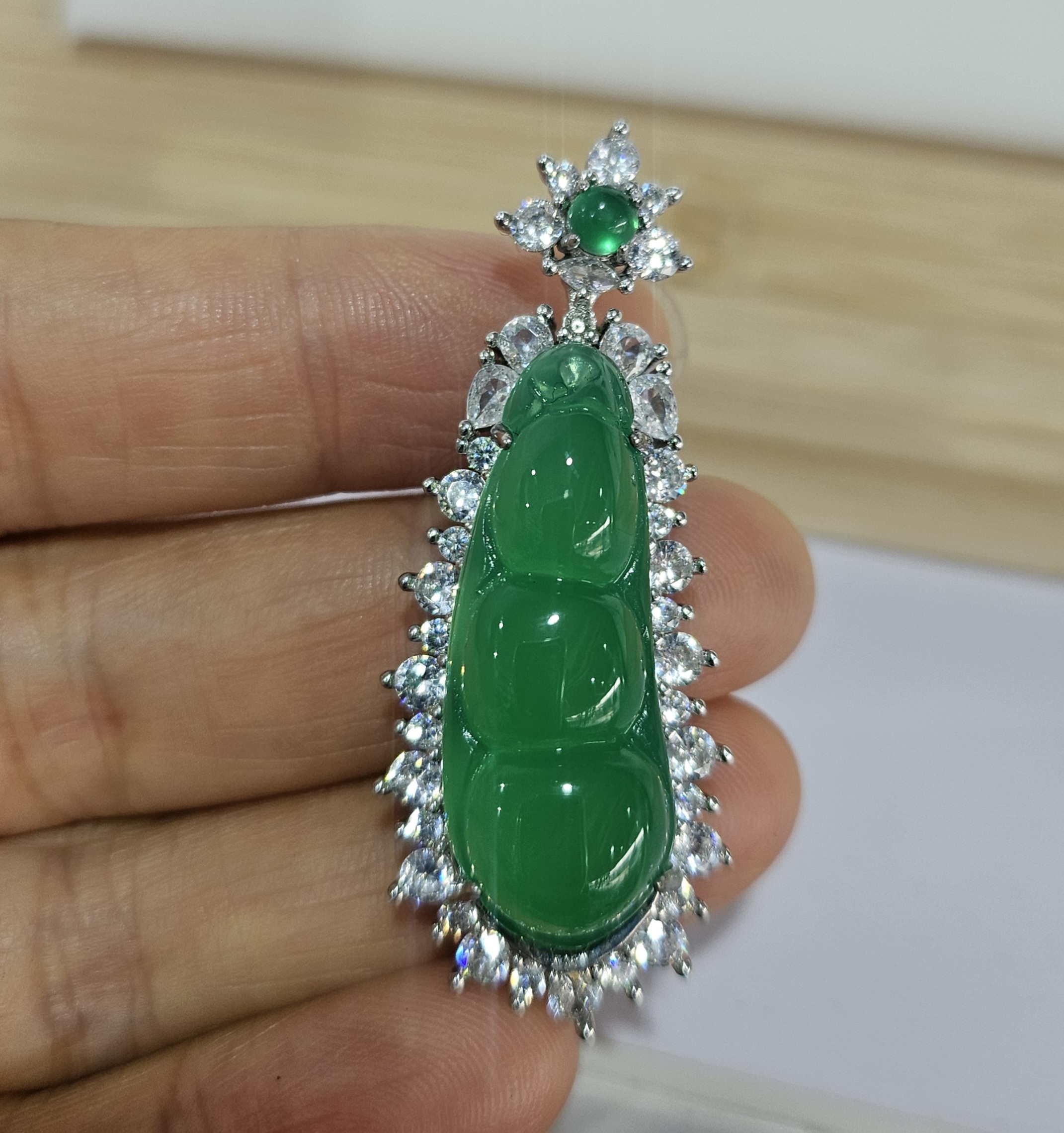 新中式阳绿满绿玉髓四季豆福豆吊坠玛瑙项链925银镶钻锁骨链女款