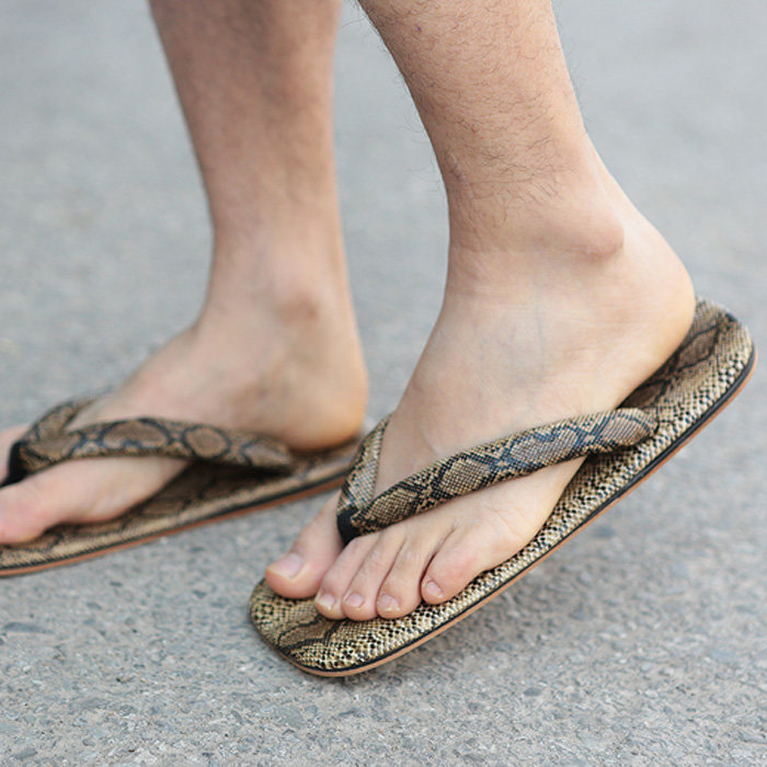 珍凡妮男日式平底雪駄pu鞋cosplay人字拖情侣厚底木屐