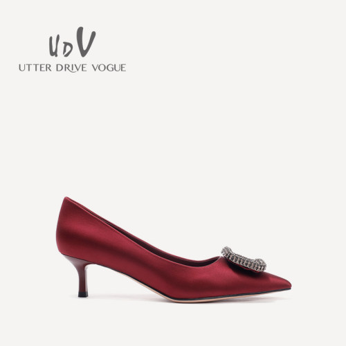 UDV2024秋冬新品浅口时装单鞋尖头中跟时尚女鞋真丝布礼服款婚鞋
