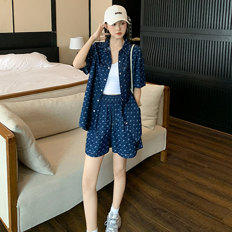 时尚休闲减龄套装女夏季新款洋气显瘦蓝色衬衫上衣宽松短裤两件套