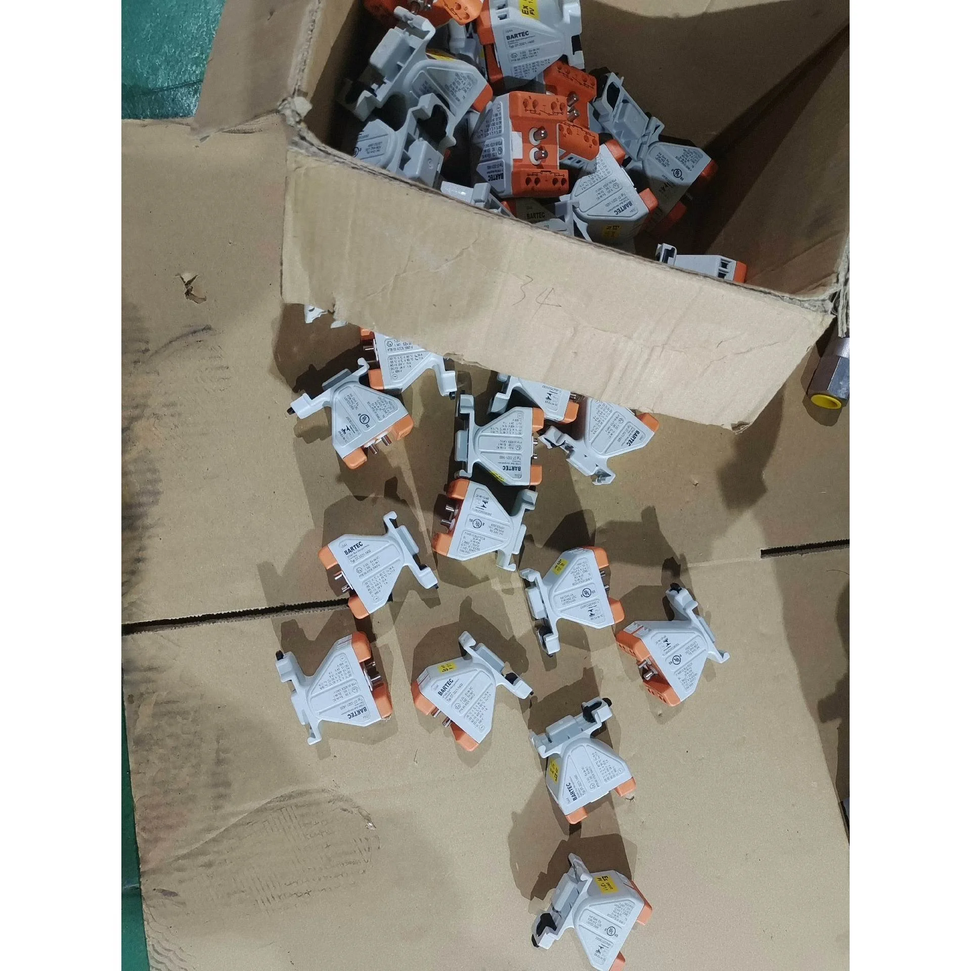 非实价议价议价BARTEC德国Typ 07-3321-1400防爆开关库非实价议价