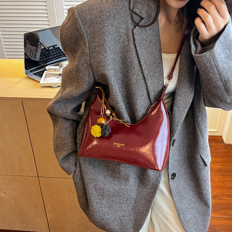 轻奢时尚手提晚宴包女式高级感单肩腋下包2025新款通勤单肩斜挎包,箱包皮具/热销女包/男包,腋下包,淘宝优惠券,粉丝福利购,淘宝优惠卷