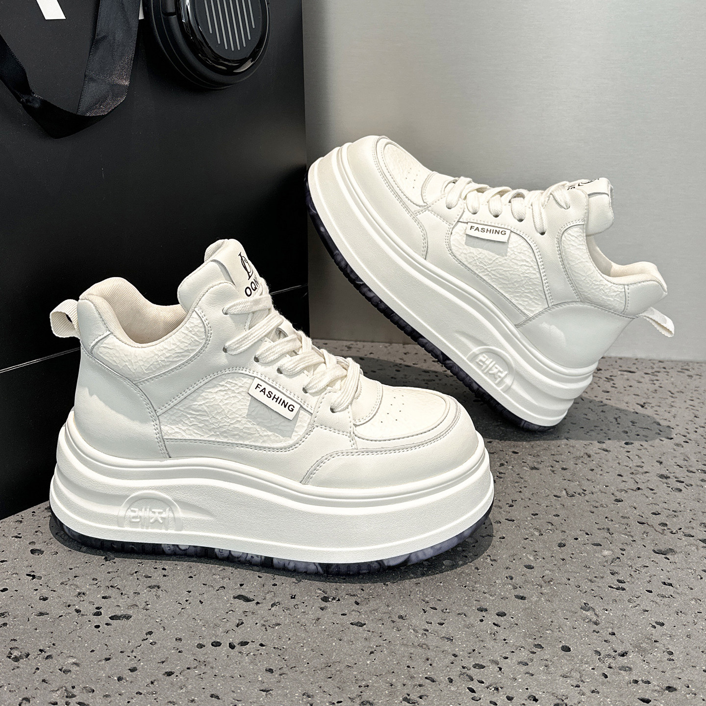 欧洲站高帮加绒小白鞋女2025新款百搭秋冬季二棉厚底增高休闲板鞋