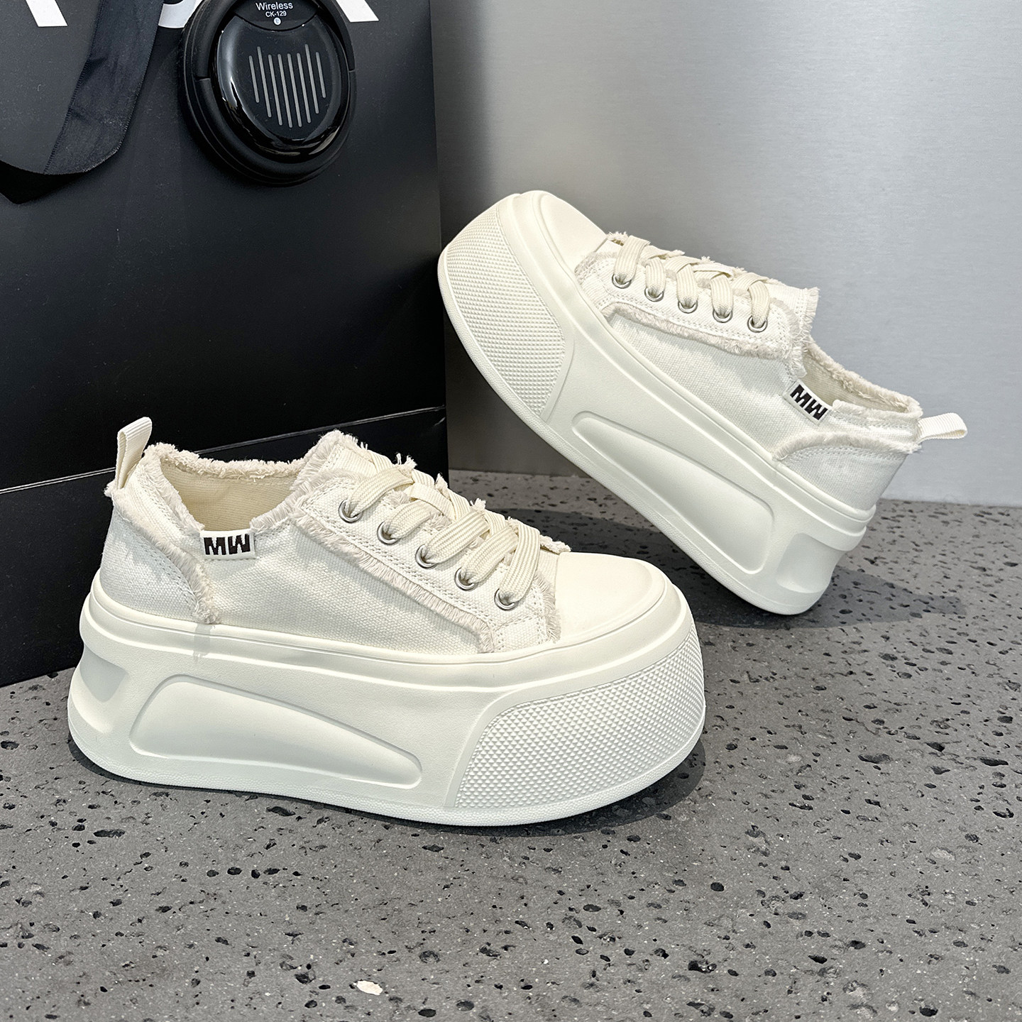 欧洲站帆布鞋子女2026春季新款百搭超火厚底松糕巨好看增高小白鞋,女鞋,休闲板鞋,淘宝优惠券,粉丝福利购,淘宝优惠卷
