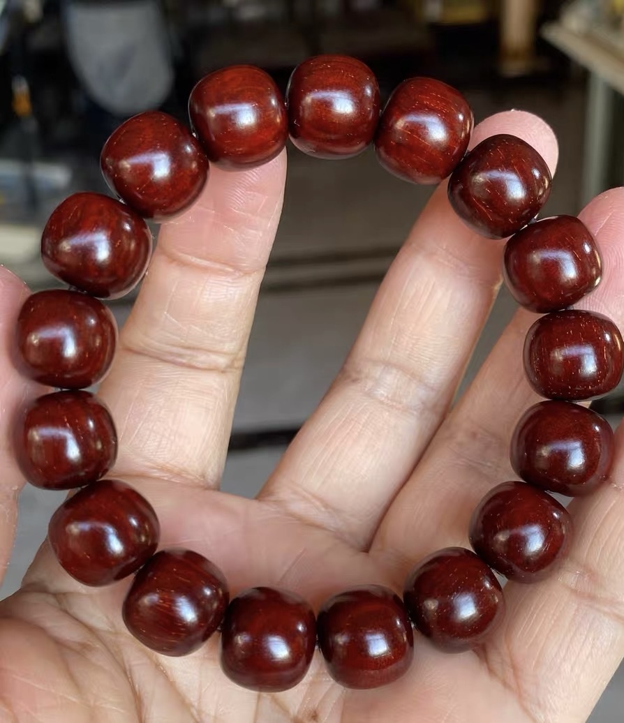 印度小叶紫檀高端半面鱼鳞金星1.2*1.3老型珠底色漂亮油性高