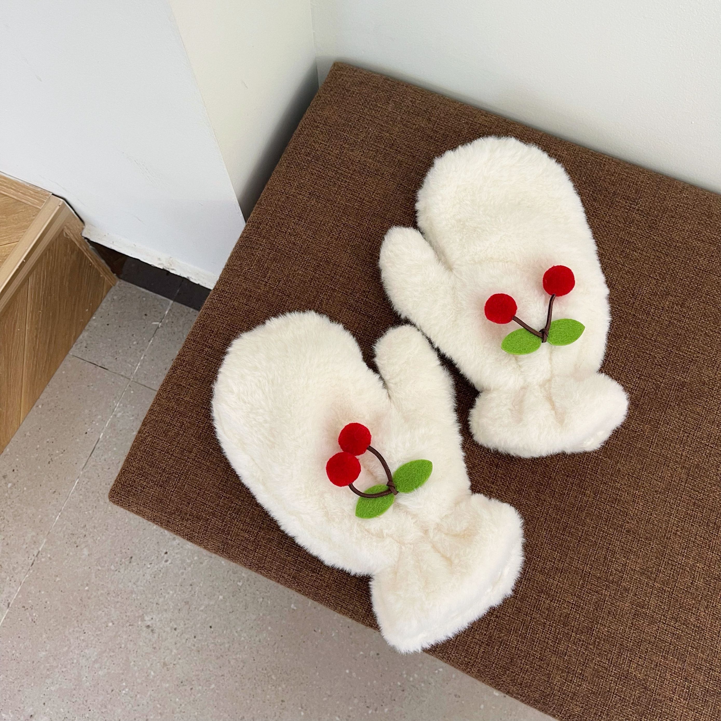 樱桃可爱柔软毛毛加厚保暖手套