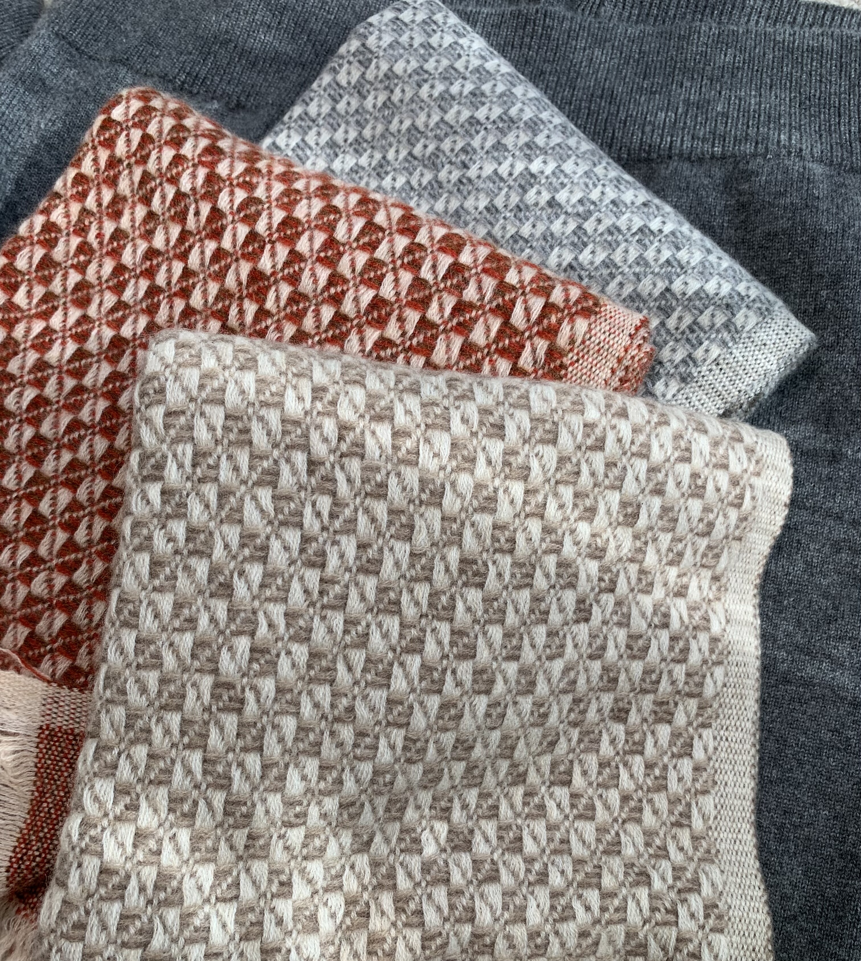 高阶 编织风格100%山羊绒大披肩 加厚山羊绒情侣围巾185×50CM