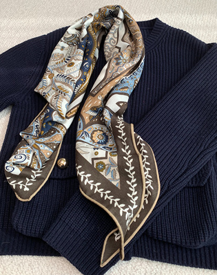 王宫之门三角巾 桑蚕丝绵羊毛围巾保暖披肩 气质咖色系百搭围巾