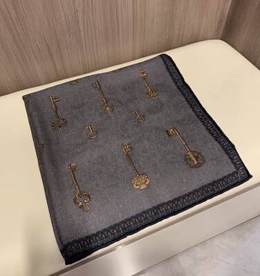 金钥匙 质感满满佩斯利提花丝羊毛围巾 时髦灰百搭丝巾女63CM方巾