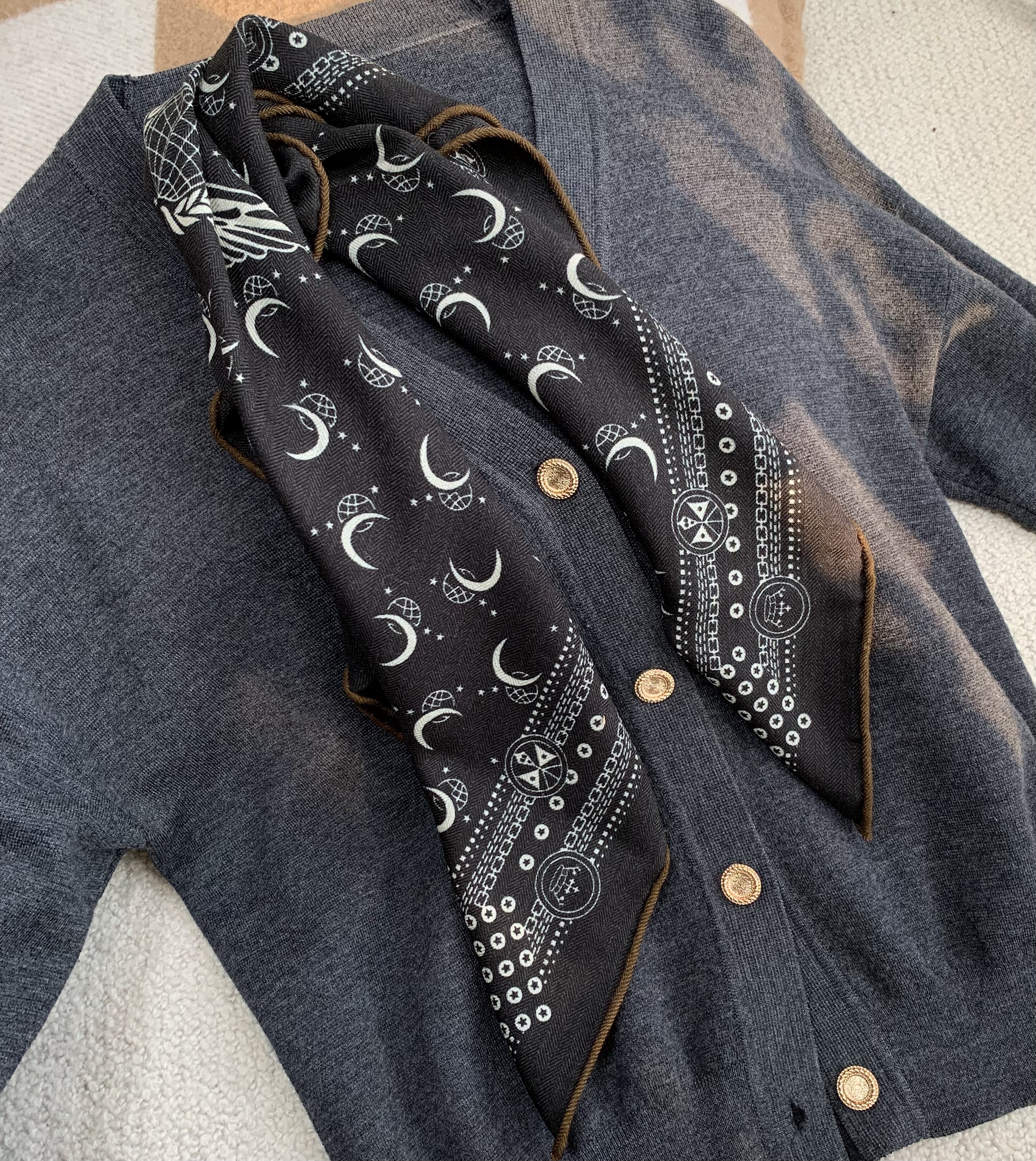 星月 百搭黑色系丝毛围巾 双面用桑蚕丝绵羊毛方巾63CM