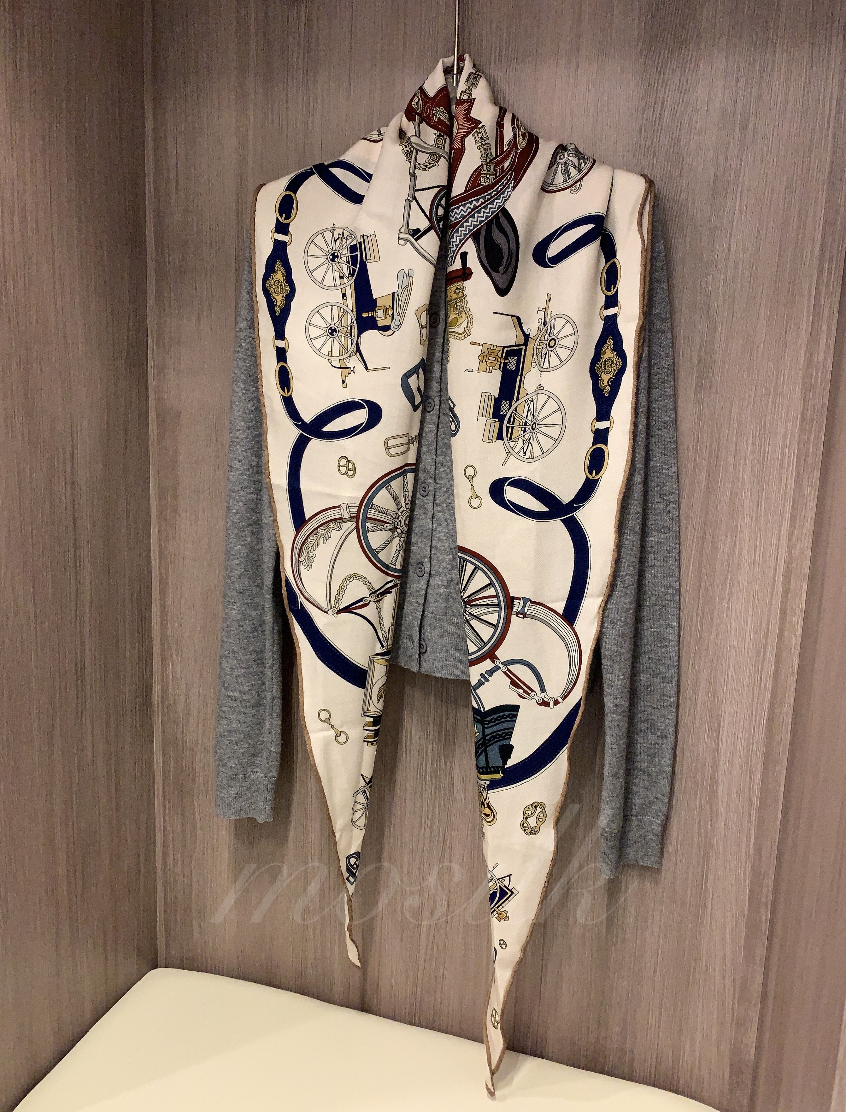 尊贵之轮大菱形巾 实用派百搭桑蚕丝绵羊毛披肩围巾女200×60CM