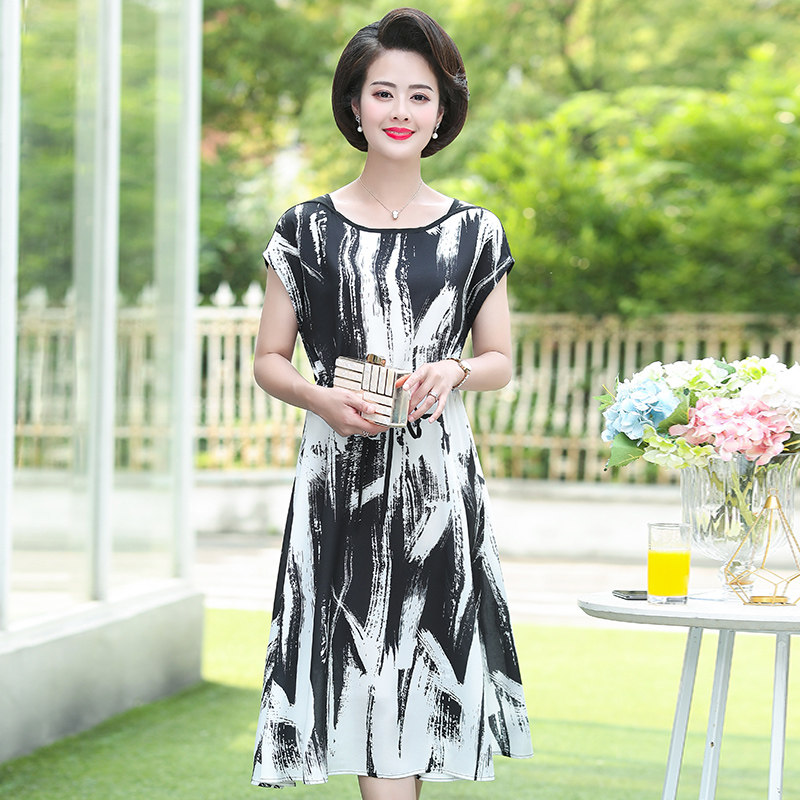 减龄夏季年轻妈妈连衣裙中年女装40岁50时尚优雅夏日美妈新衣长裙