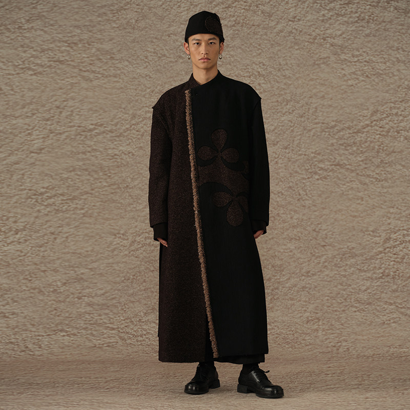 【MORIN KHUUR 牧仁】手工贴布绣羊毛长款大衣
