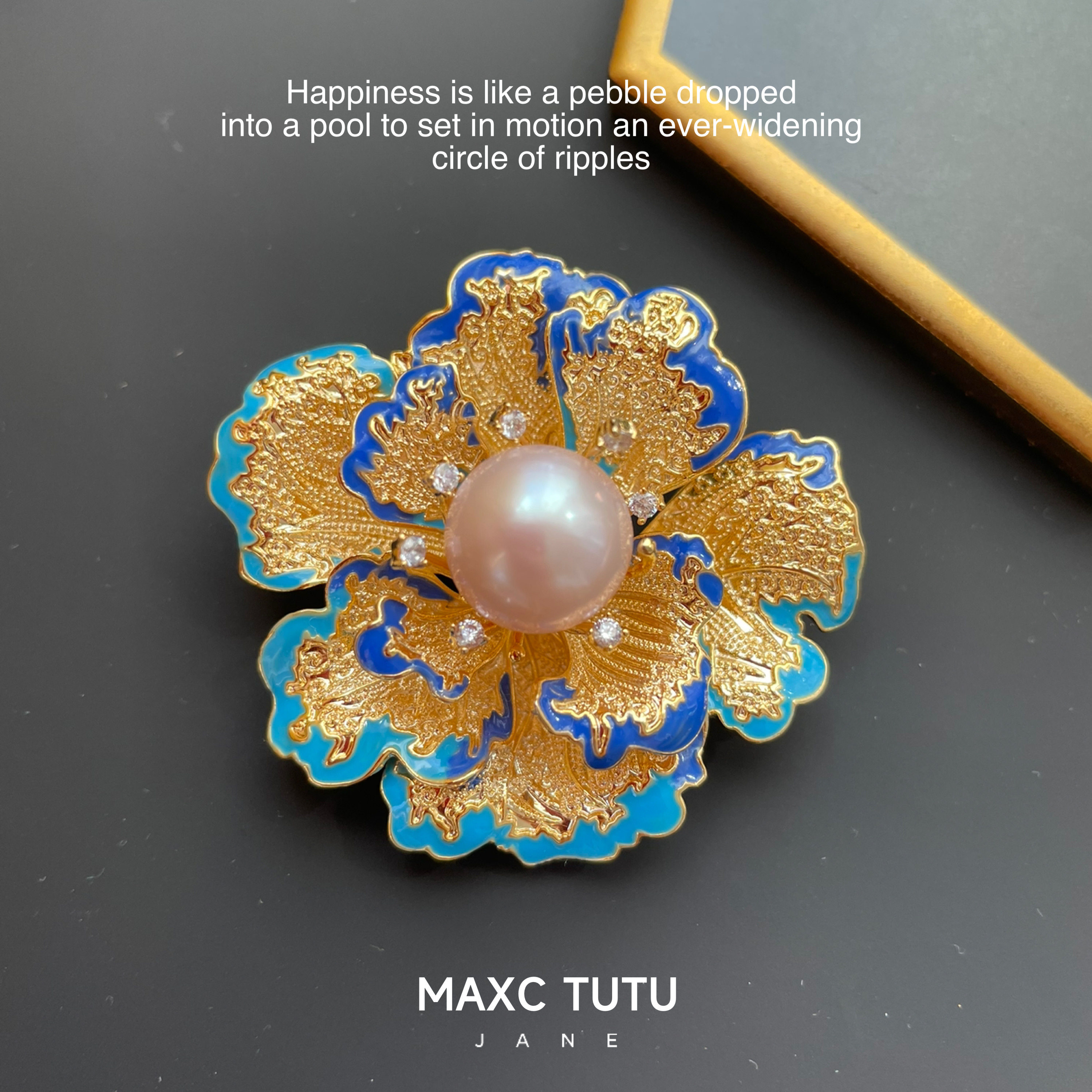 MAXC国风手工珐琅彩圆润珍珠牡丹花胸针女款精致奢华复古西服胸花