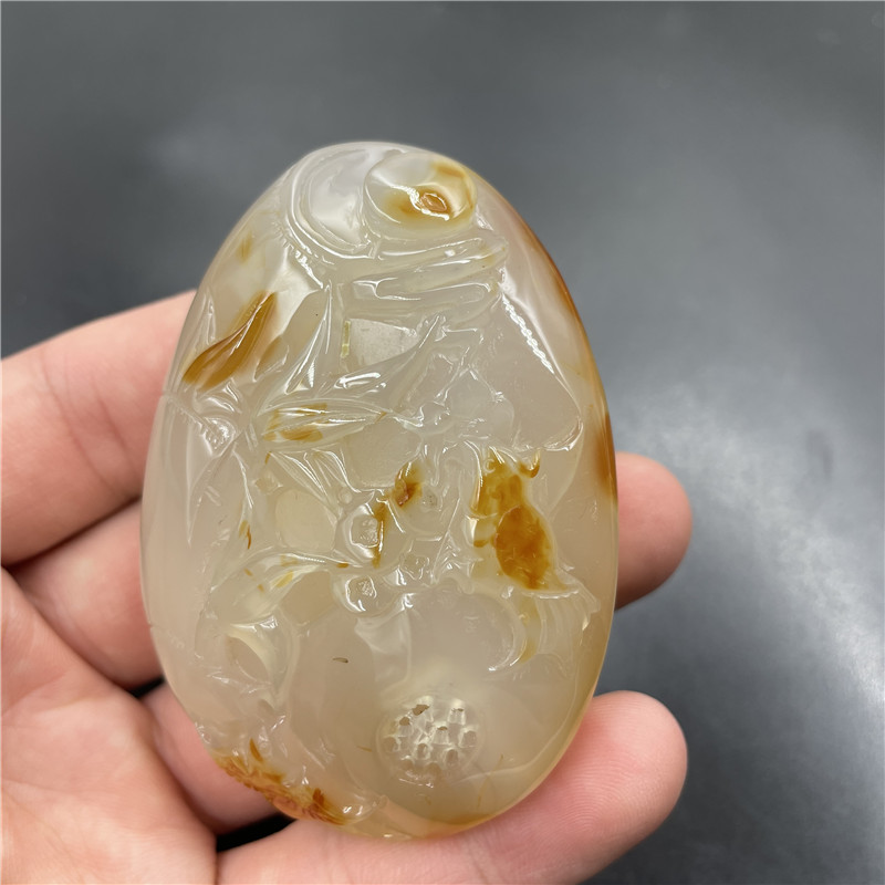 俏色玛瑙喜上眉梢原石手玩件